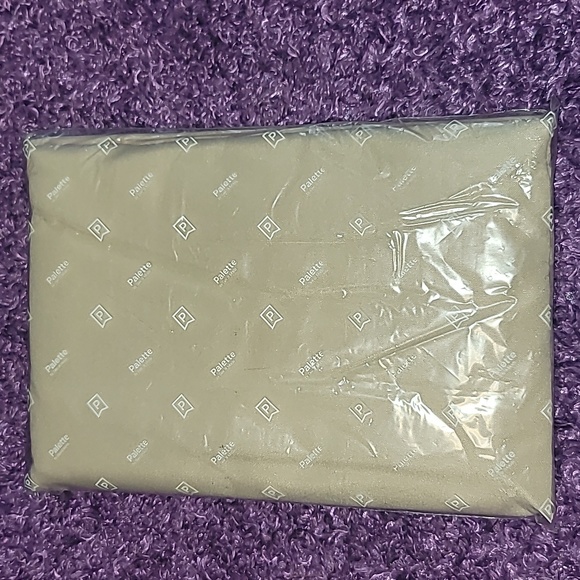 Brand new tablecloth - Picture 3 of 3